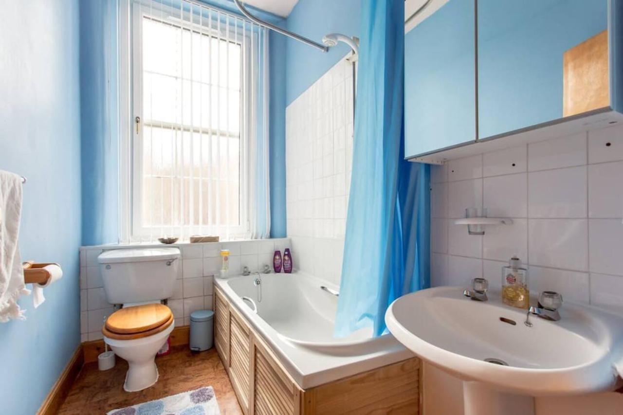 Joivy 3 Bed Flat In Old Town, Close To Grassmarket Edimburgo Exterior foto