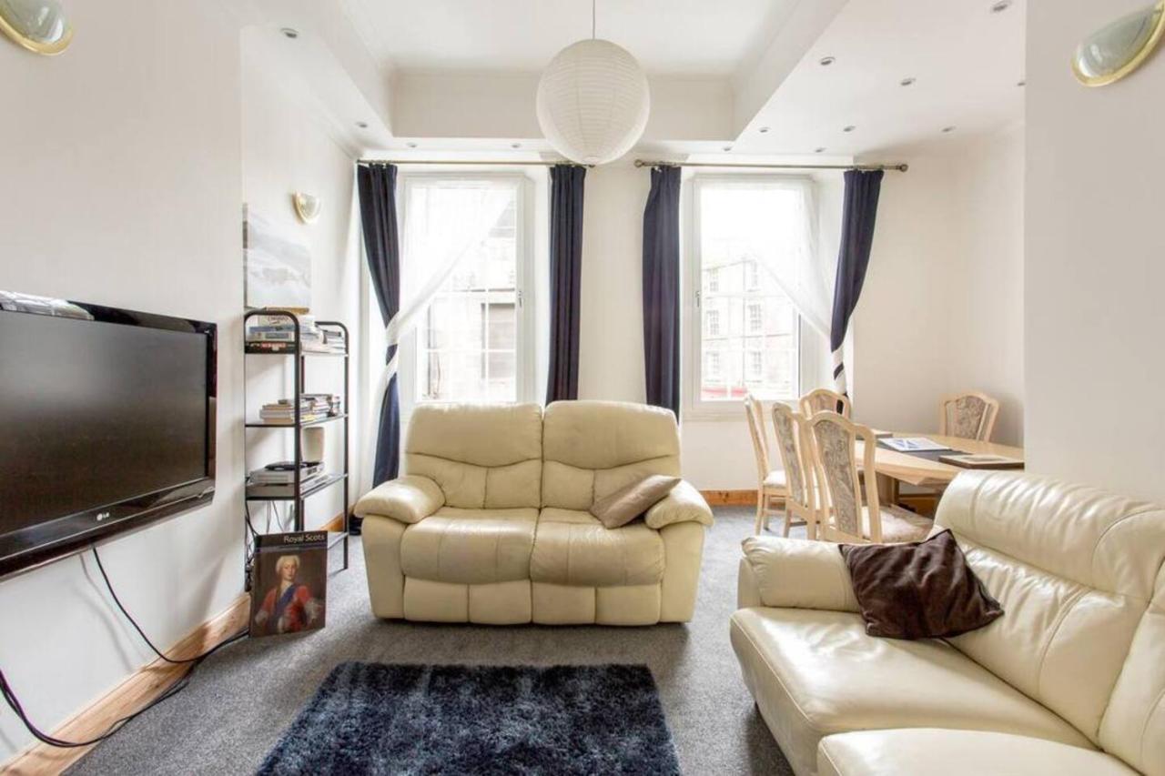 Joivy 3 Bed Flat In Old Town, Close To Grassmarket Edimburgo Exterior foto