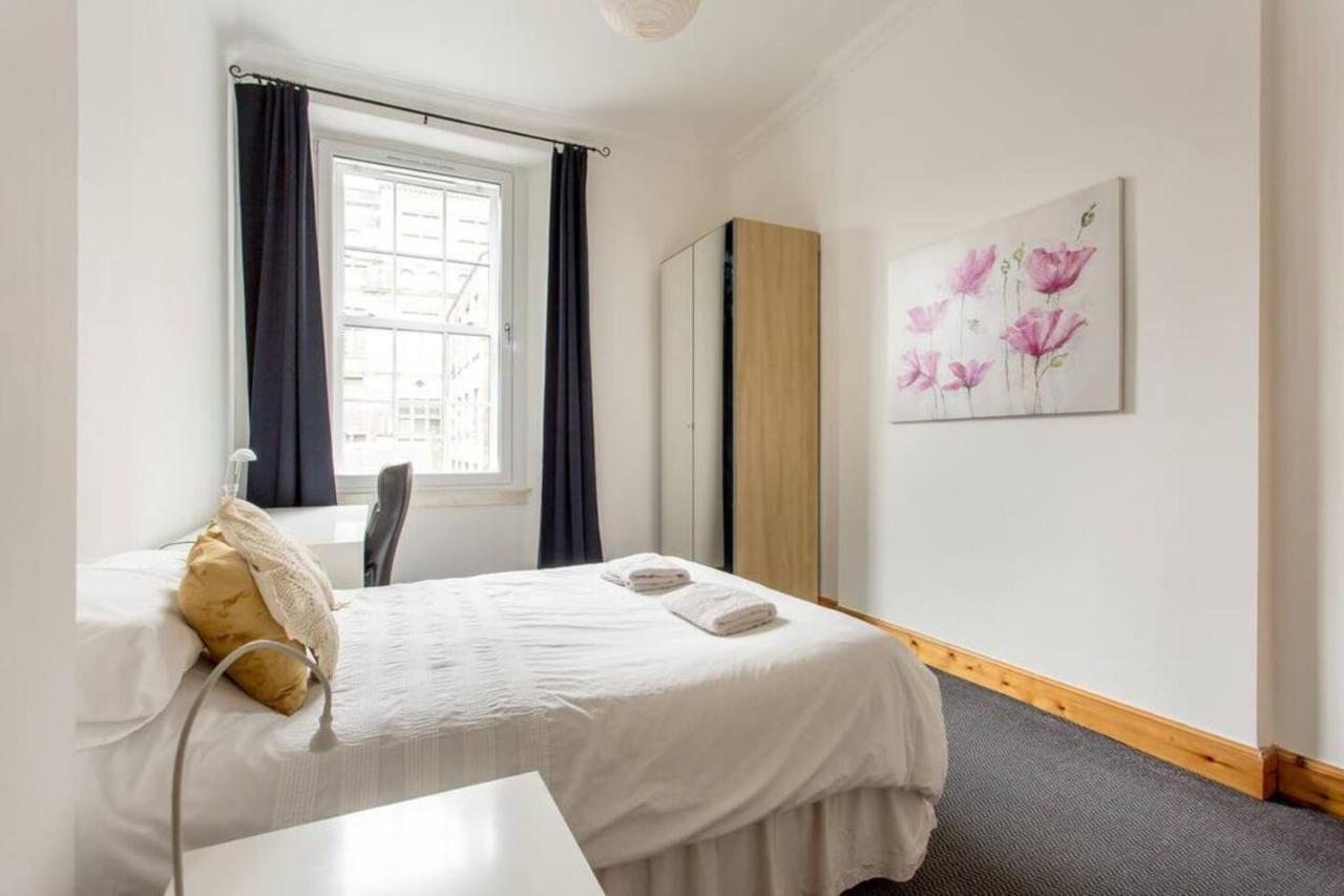 Joivy 3 Bed Flat In Old Town, Close To Grassmarket Edimburgo Exterior foto