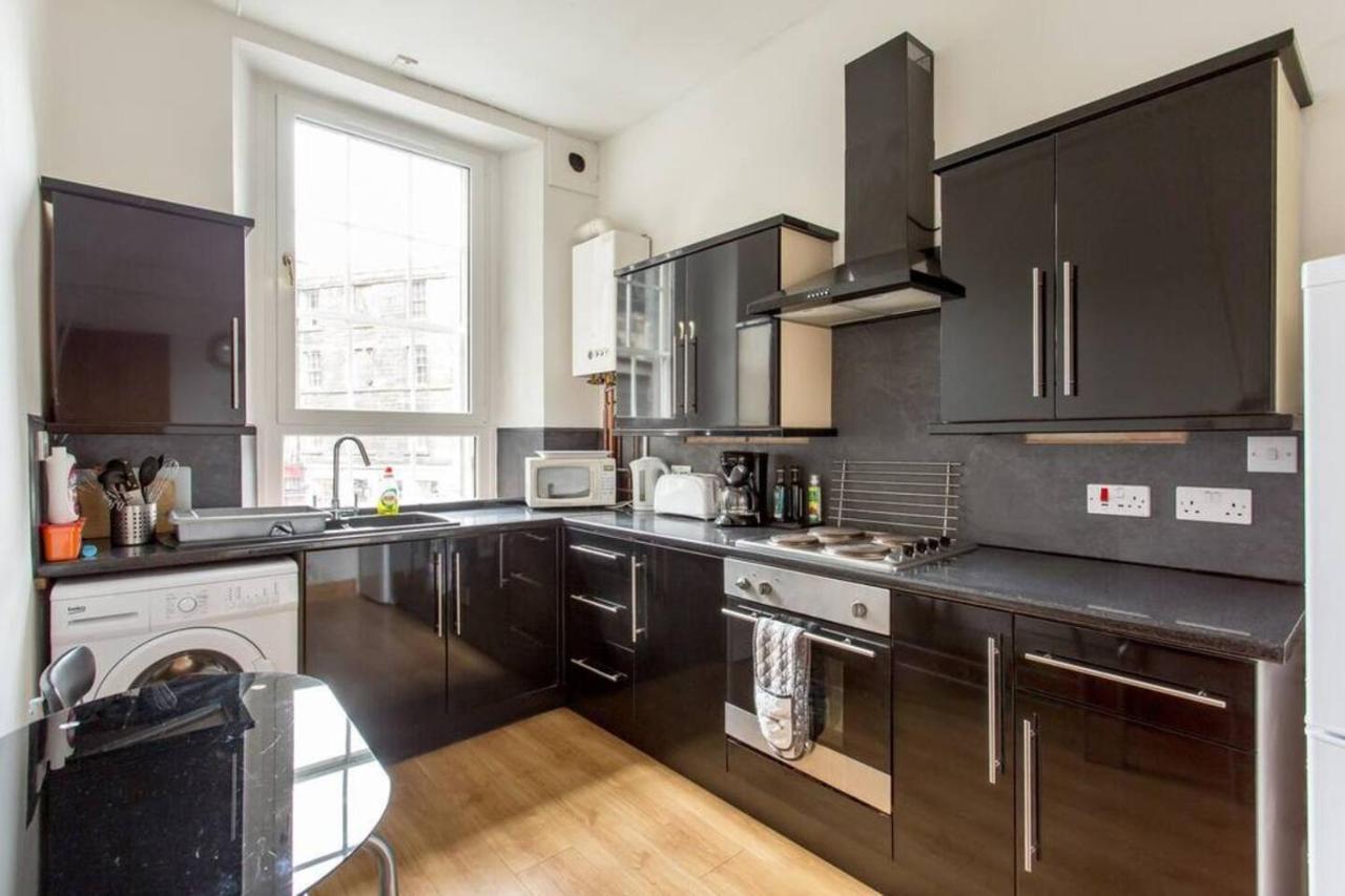 Joivy 3 Bed Flat In Old Town, Close To Grassmarket Edimburgo Exterior foto
