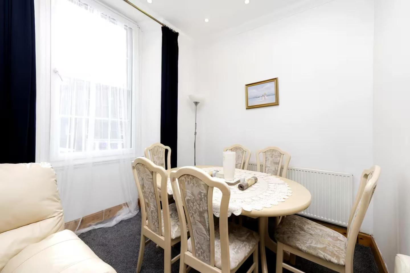 Joivy 3 Bed Flat In Old Town, Close To Grassmarket Edimburgo Exterior foto