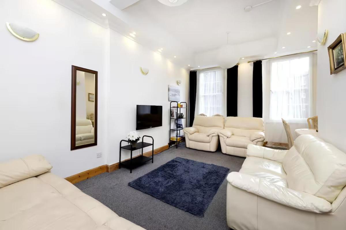 Joivy 3 Bed Flat In Old Town, Close To Grassmarket Edimburgo Exterior foto