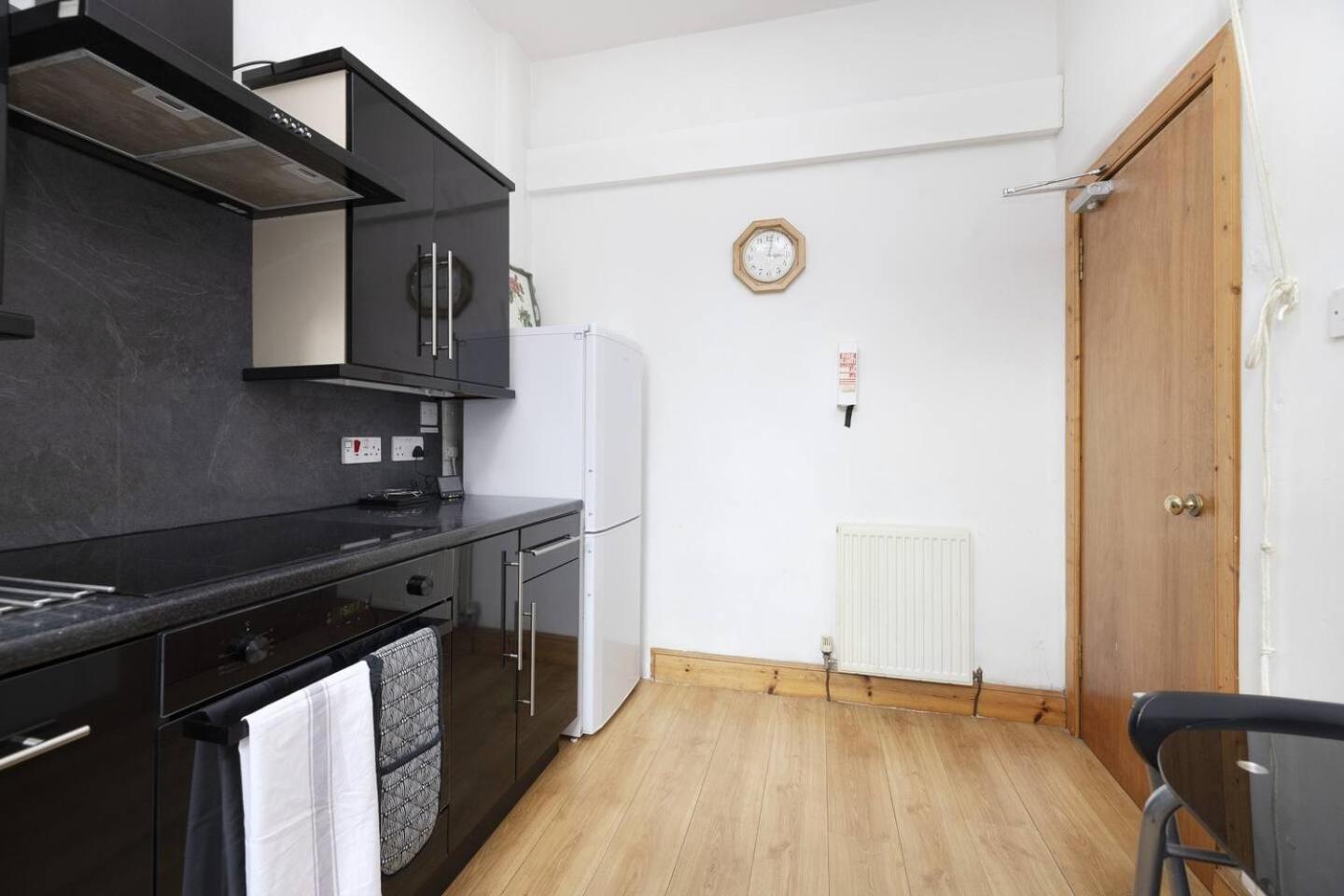 Joivy 3 Bed Flat In Old Town, Close To Grassmarket Edimburgo Exterior foto